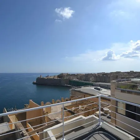 Vallettadreamsuites Groud Floor Shared Sea View Rooof Terrace Apartment *