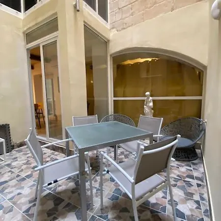 Vallettadreamsuites Groud Floor Shared Sea View Rooof Terrace *