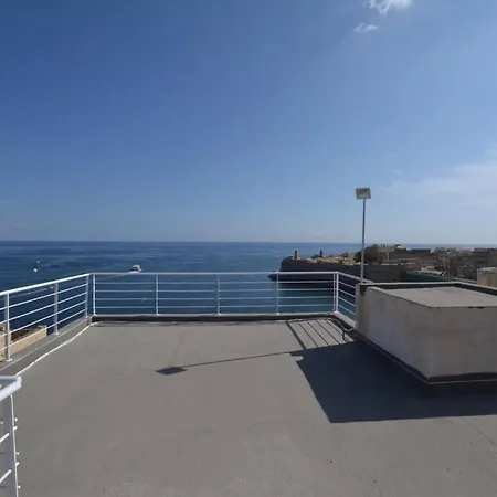 Vallettadreamsuites Groud Floor Shared Sea View Rooof Terrace Apartment