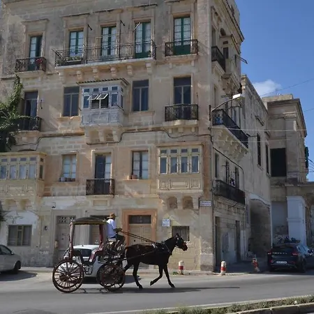 Vallettadreamsuites Groud Floor Shared Sea View Rooof Terrace Apartment Valletta
